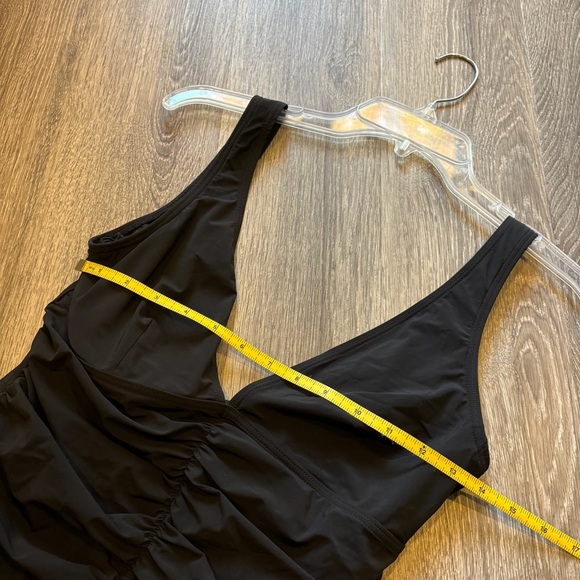 Coco Reef Black Contours Swimsuit - Picture 4 of 5